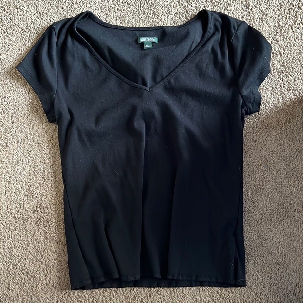 cute black shirt sleeve v-neck shirt!